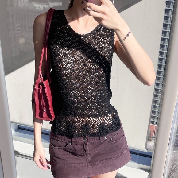 Vintage crochet knitted floral sleeveless tank top in black - Picture 1 of 6